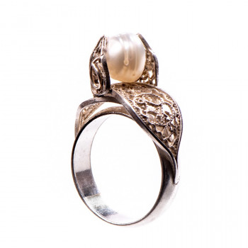 Silver Ring with pearl