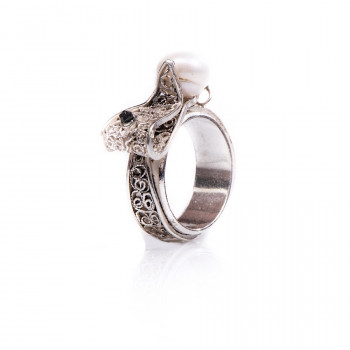Silver ring with pearl and...